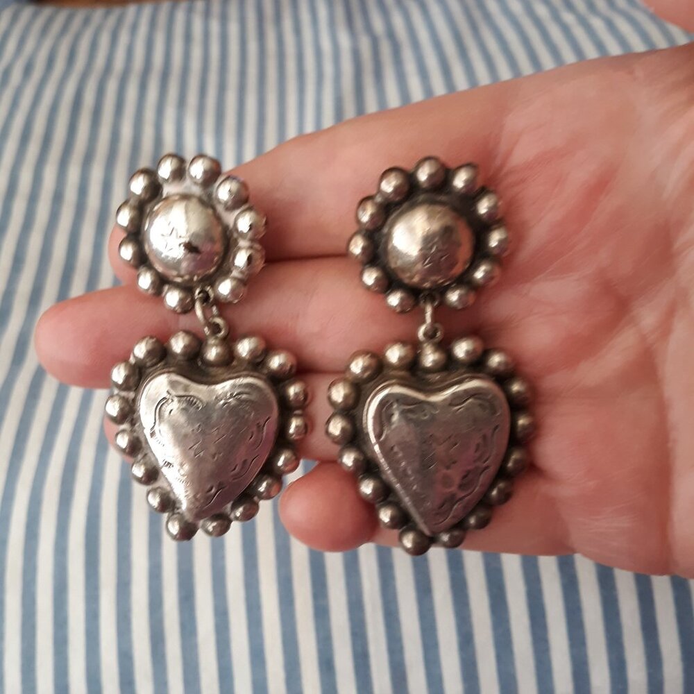 St. Tropez Vintage Chunky Heart Dangle Signed Clip On Earrings Silver - Picture 2 of 6